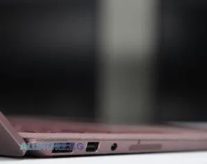 Microsoft Surface Laptop 2 1769 Burgundy, Intel Core i7, 8192MB LPDDR3, 256GB M.2 NVMe SSD, Intel UHD Graphics 620, 13,5" 2256x1504 QHD 3:2, preinstalat cu Windows 10 Pro, grad A