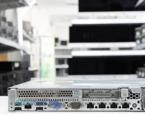 HP ProLiant DL360p Gen8, Intel Xeon 6-Core E5, 32GB RDIMM DDR3, FĂRĂ HDD SAS 2.5", montare în rack 1U, grad A