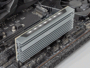 Delock PCI Express x16 (x1 / x4 / x8) Card to 1 x NVMe M.2 Key M with LED illumination