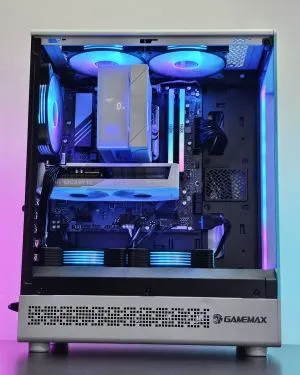 Ryzen 7-7700/ RTX 5060/ SSD 1TB/ RAM 32GB/ Cooler digital/ PC de gaming - Aorora S6