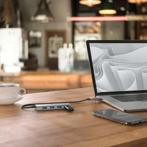 Hub HAMA cu 4 porturi, USB 3.2 Gen 1, 5 Gbit/s, incl. Adaptor USB-C, automat. alimentare electrică