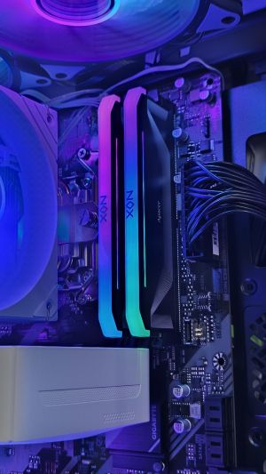 Ryzen 7-7700/ RTX 5060/ SSD 1TB/ RAM 32GB/ Дигитален Охладител/ Геймърски компютър - Aorora S6