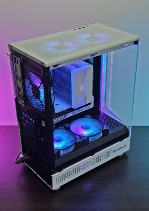 Ryzen 7-7700/ RTX 5060/ SSD 1TB/ RAM 32GB/ Cooler digital/ PC de gaming - Aorora S6