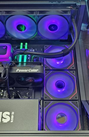 RX 9070XT 16GB/ Ryzen 7-7800X3D/ RAM 32GB/ SSD 1TB/ B850 Wi-Fi/ 1000W/ Водно Охлаждане/ Геймърски компютър Dark Reaper DR006