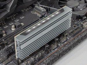 PCI Express x16 (x1 / x4 / x8) карта Delock, за M.2 NVMe M.2 Key M, RGB LED