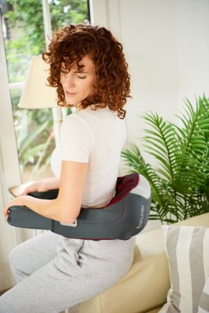 Massager Beurer MG 151 3D Shiatsu massager; for shoulders, neck, back and legs; 3D massage heads; 8 rotating Shiatsu massage heads; Clockwise/anti-clockwise rotation; 3 levels; automatic switch-off; light and heat function