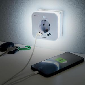 Hama LED Night Light with Socket, 2 USB Outputs, 223498