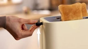 Pâine de pâine Bosch TAT4M227, Pâine de pâine MyMoment Compact, 950 W, Oprire automată, Setare de dezghețare și reîncălzire, Accesoriu detașabil și pliabil pentru chifle, Înaltă ridicare, Cremă